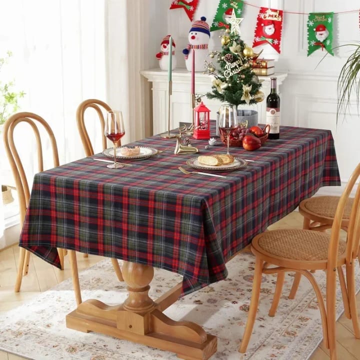 The Plaid Holiday Tablecloth, Blue plaid